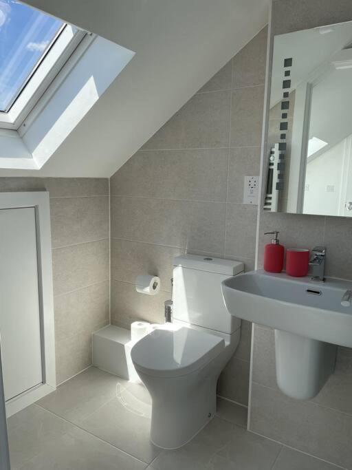 Paradigm House, Modern 2-Bedroom Duplex Apartment 2, Free Parking, Oxford Esterno foto