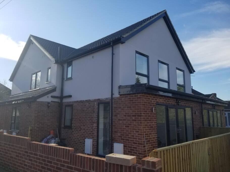Paradigm House, Modern 2-Bedroom Duplex Apartment 2, Free Parking, Oxford Esterno foto