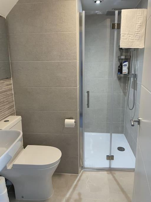 Paradigm House, Modern 2-Bedroom Duplex Apartment 2, Free Parking, Oxford Esterno foto