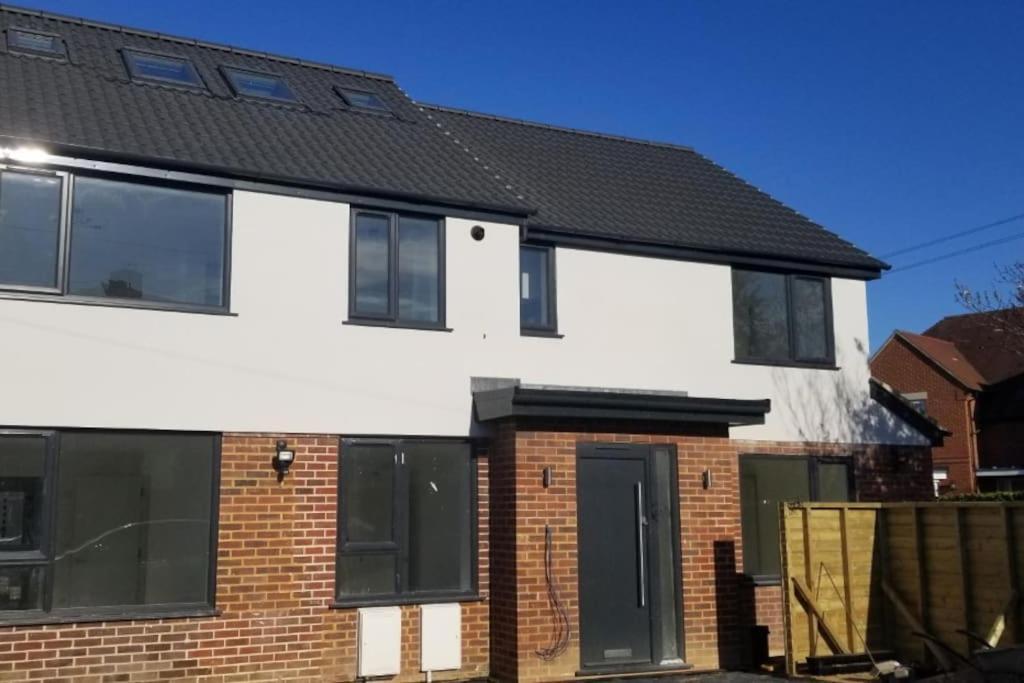 Paradigm House, Modern 2-Bedroom Duplex Apartment 2, Free Parking, Oxford Esterno foto